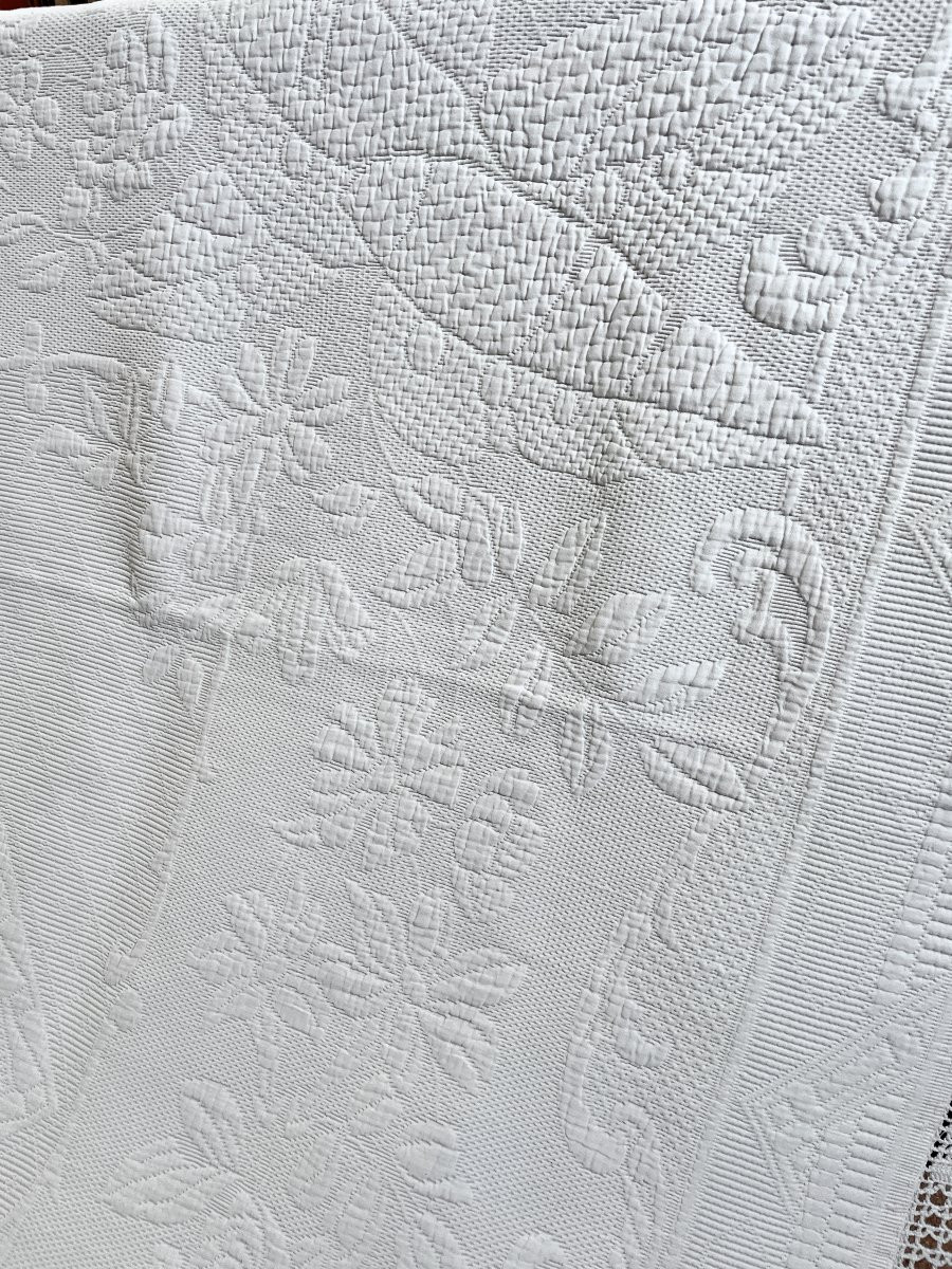 Embossed Cotton Piqué Blanket Decorated With Crocheted Lace. No Initials. Antique Linen.-photo-4