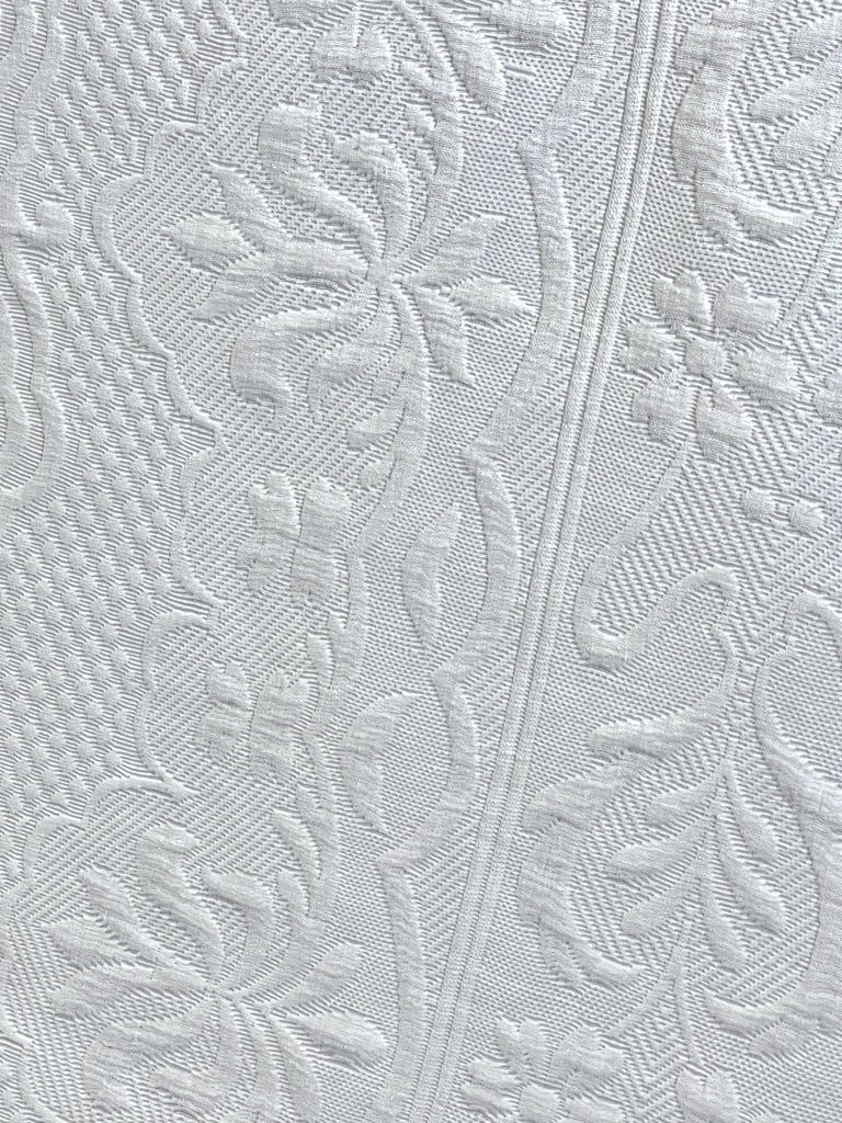 Couverture en piqué de coton blanc  - Fleurs de lys stylisées fleurs d'églantier et acanthes-photo-4