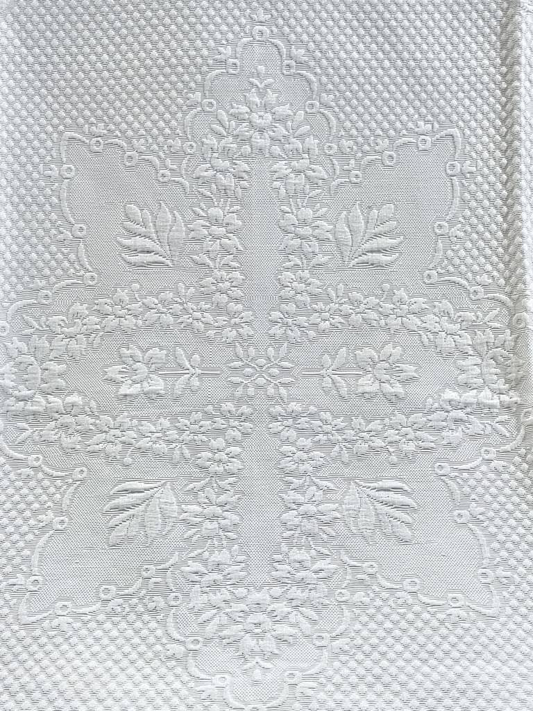 Couverture en piqué de coton blanc  - Fleurs de lys stylisées fleurs d'églantier et acanthes-photo-6