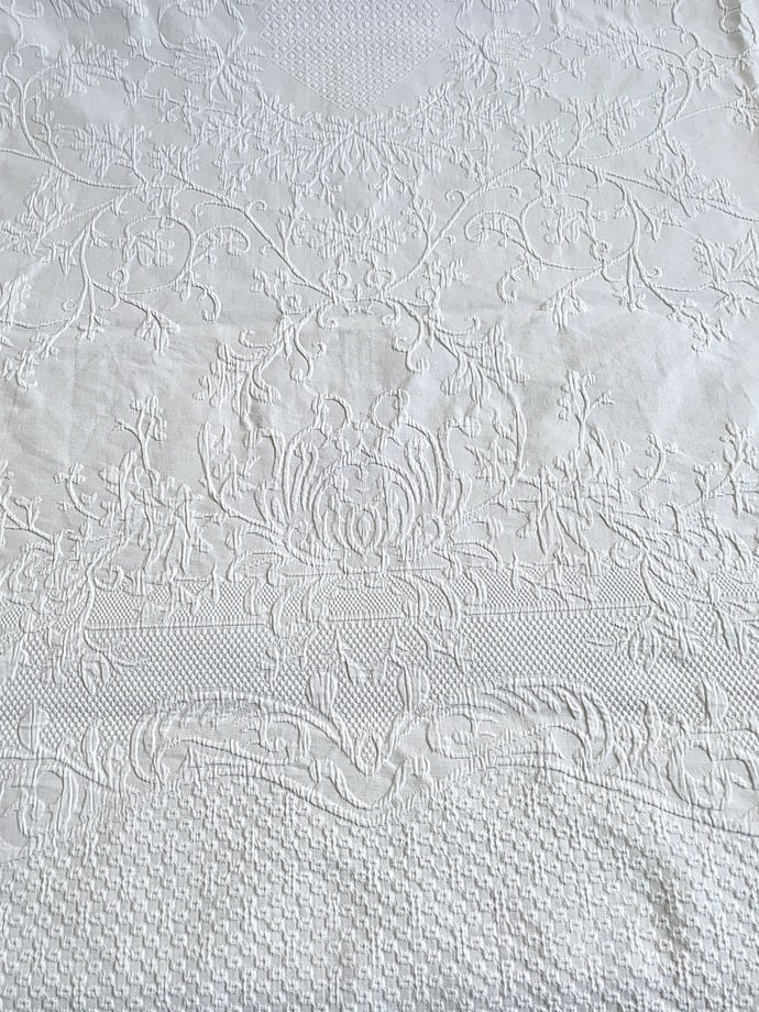Very Large White Cotton Piqué Bedspread - 4 Scalloped Sides - Vintage Linen-photo-2