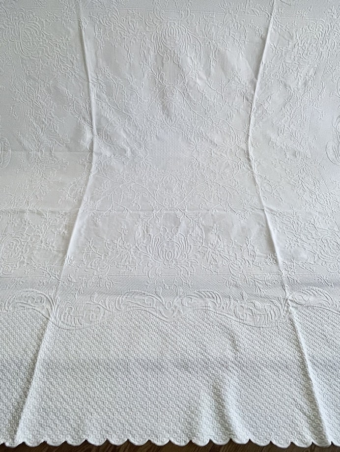Very Large White Cotton Piqué Bedspread - 4 Scalloped Sides - Vintage Linen