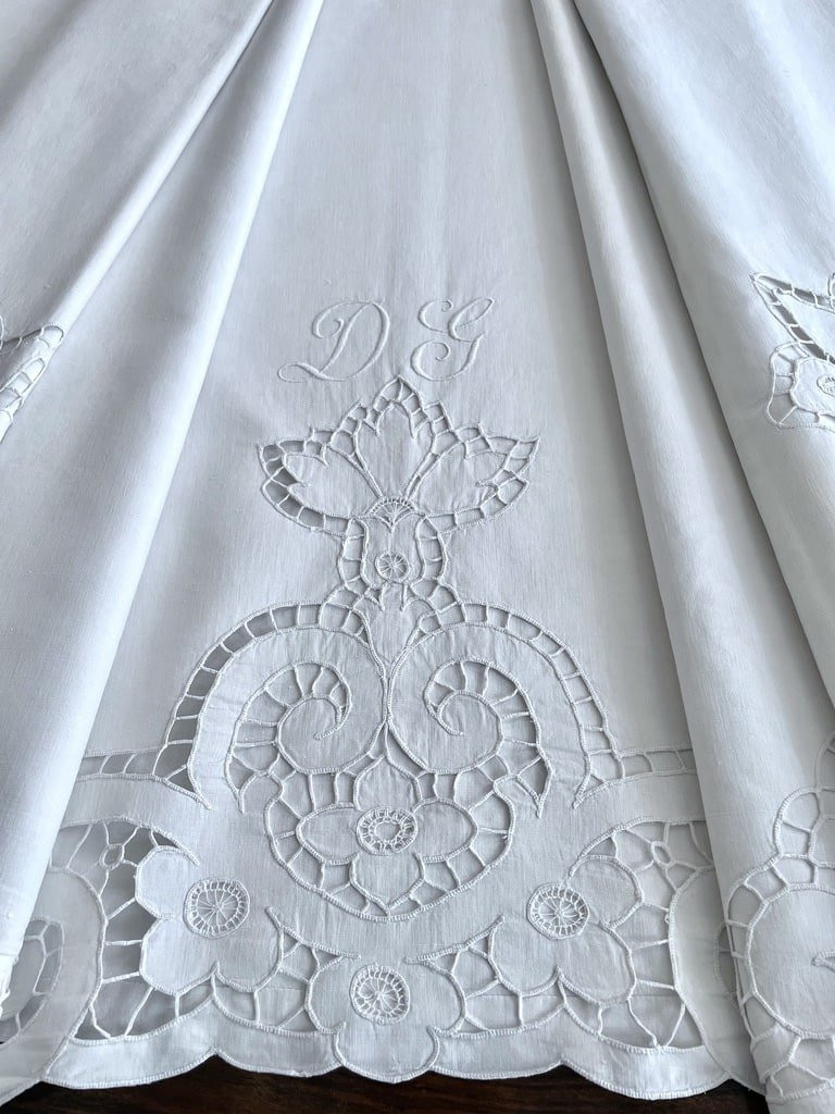 Large Linen Sheet With Dg Initials - Renaissance Fleurdelisée Embroidery - Antique Linen-photo-3