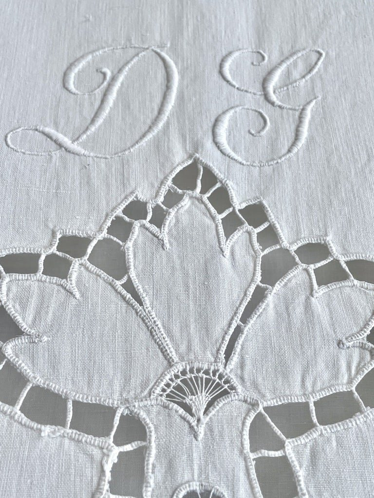 Large Linen Sheet With Dg Initials - Renaissance Fleurdelisée Embroidery - Antique Linen-photo-7