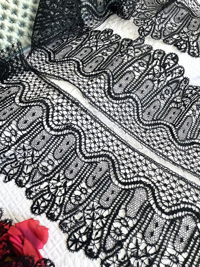 Long Flounce In Black Silk Guipure - Antique Bobbin Lace From Le Puy-en-velay -