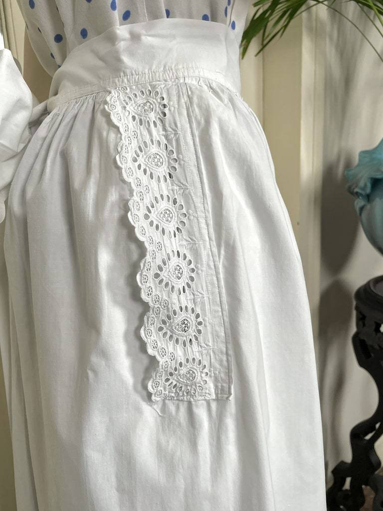 Serving Apron In Fine Cotton Percale With Pockets And Religious Pleats - Antique Linens-photo-2