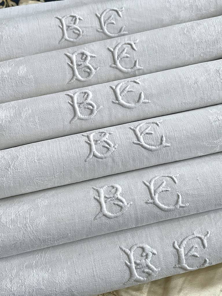 12 Napkins Marked "b.e."—daisy Design In Linen Damask—vintage Linens-photo-3