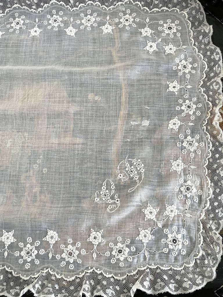 Gd Monogrammed Wedding Handkerchief - Valenciennes Lace And Passionflower Garland-photo-2
