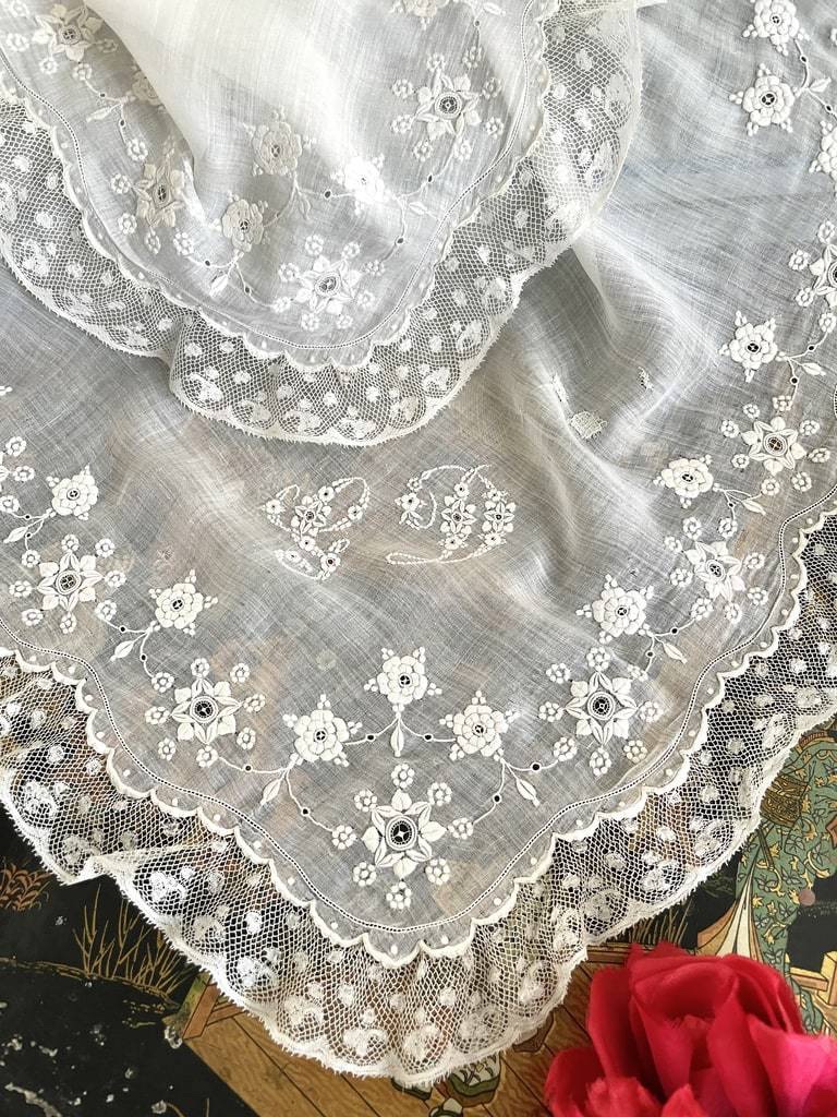 Gd Monogrammed Wedding Handkerchief - Valenciennes Lace And Passionflower Garland