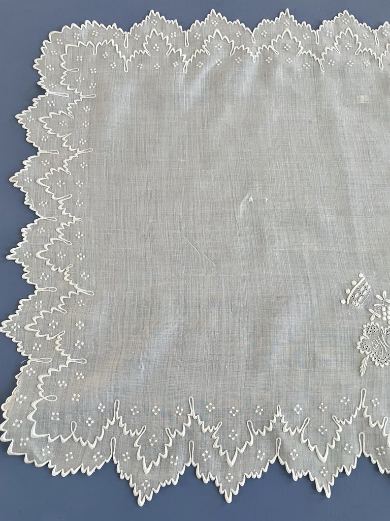Mouchoir de Mariée en batiste - Initiales M-D surmontées d'une couronne Comtale - Linge ancie-photo-4