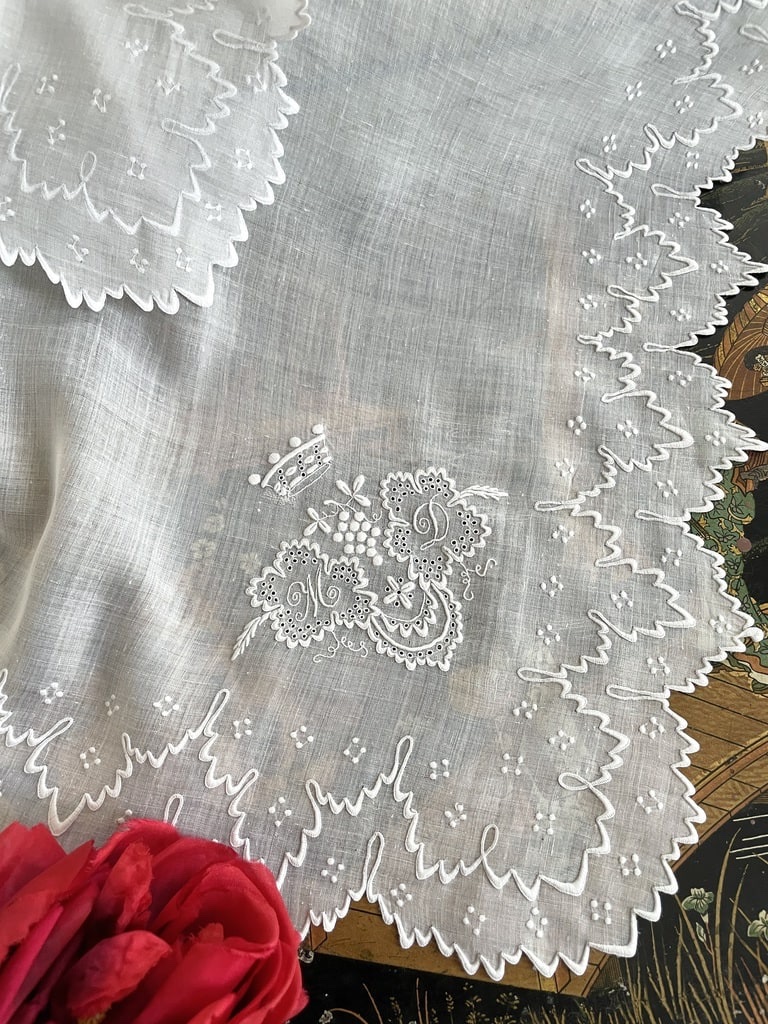Mouchoir de Mariée en batiste - Initiales M-D surmontées d'une couronne Comtale - Linge ancie