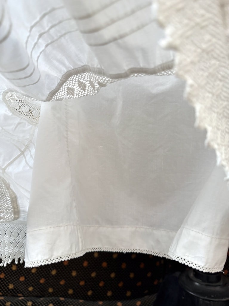 Jupon blanc en coton avec petits plis à l'ongle et dentelle au crochet - Début XXe-photo-4
