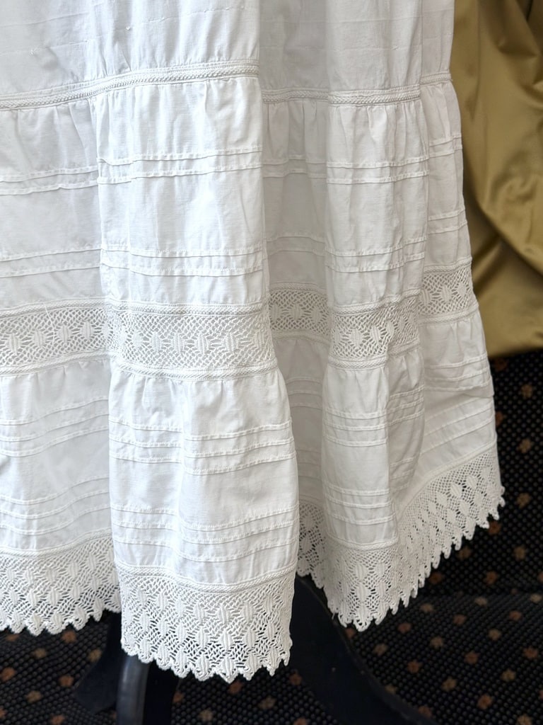 Jupon blanc en coton avec petits plis à l'ongle et dentelle au crochet - Début XXe-photo-8