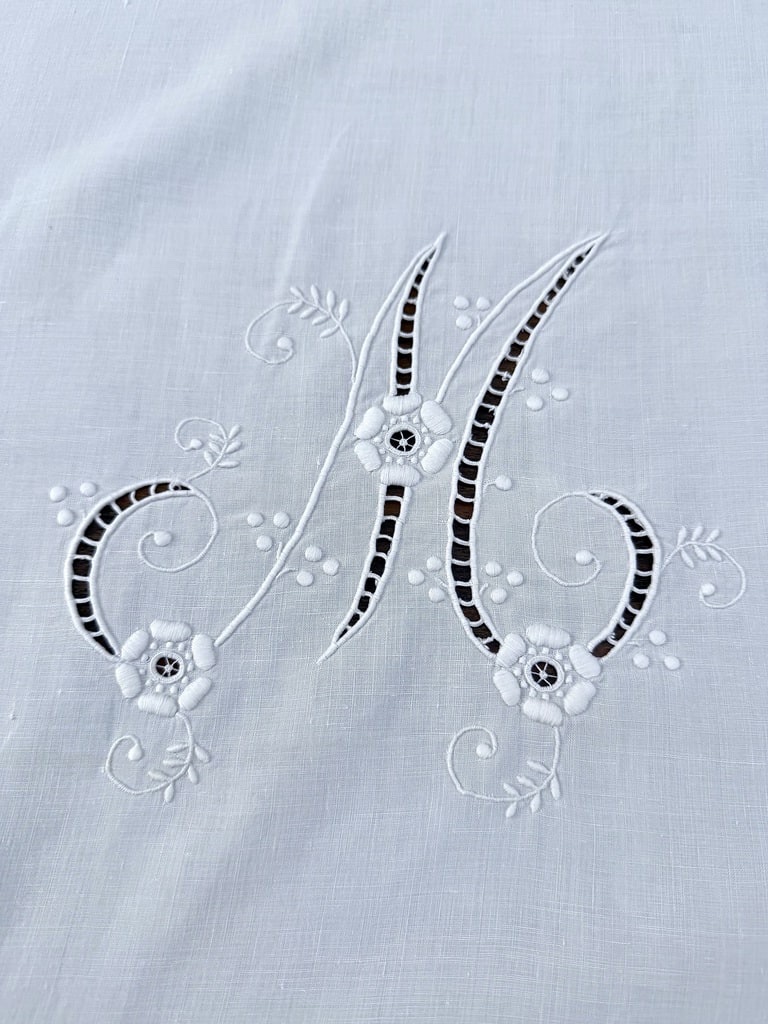Drap ancien chiffré A-M en fil de lin - Broderie Richelieu Renaissance - Trousseau du XIXe-photo-3