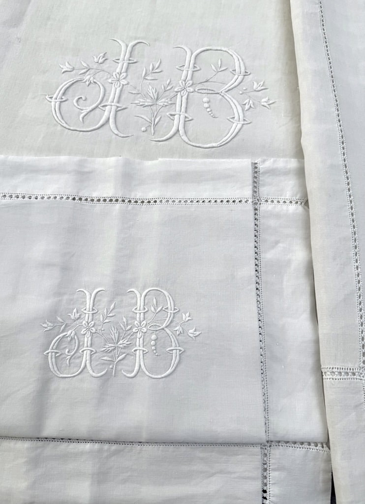 Drap ancien en grande largeur avec sa taie d'oreiller - Chiffrés JB - Fin XIXe siècle-photo-2