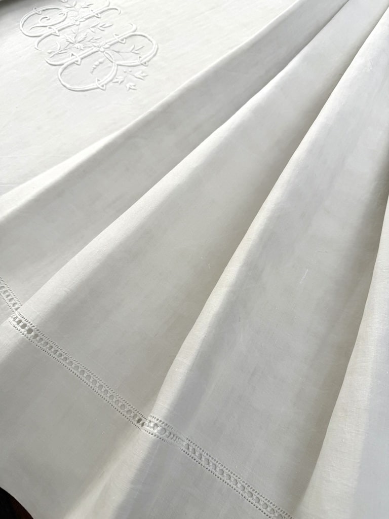 Drap ancien en grande largeur avec sa taie d'oreiller - Chiffrés JB - Fin XIXe siècle-photo-1