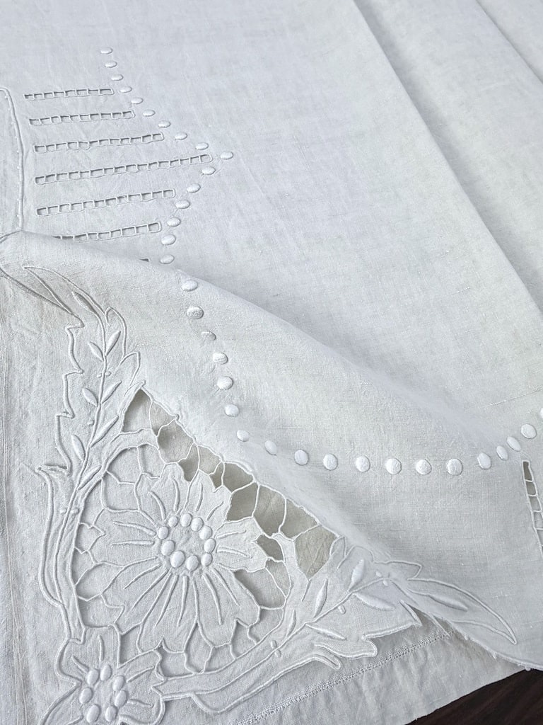 Drap en lin - Initiales MR brodées main - Décor de  jours et Broderie blanche - Linge ancien-photo-4