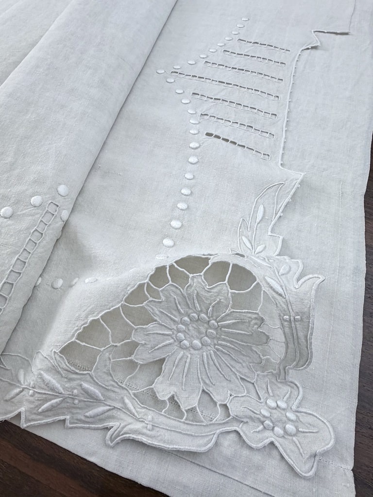 Drap en lin - Initiales MR brodées main - Décor de  jours et Broderie blanche - Linge ancien-photo-2