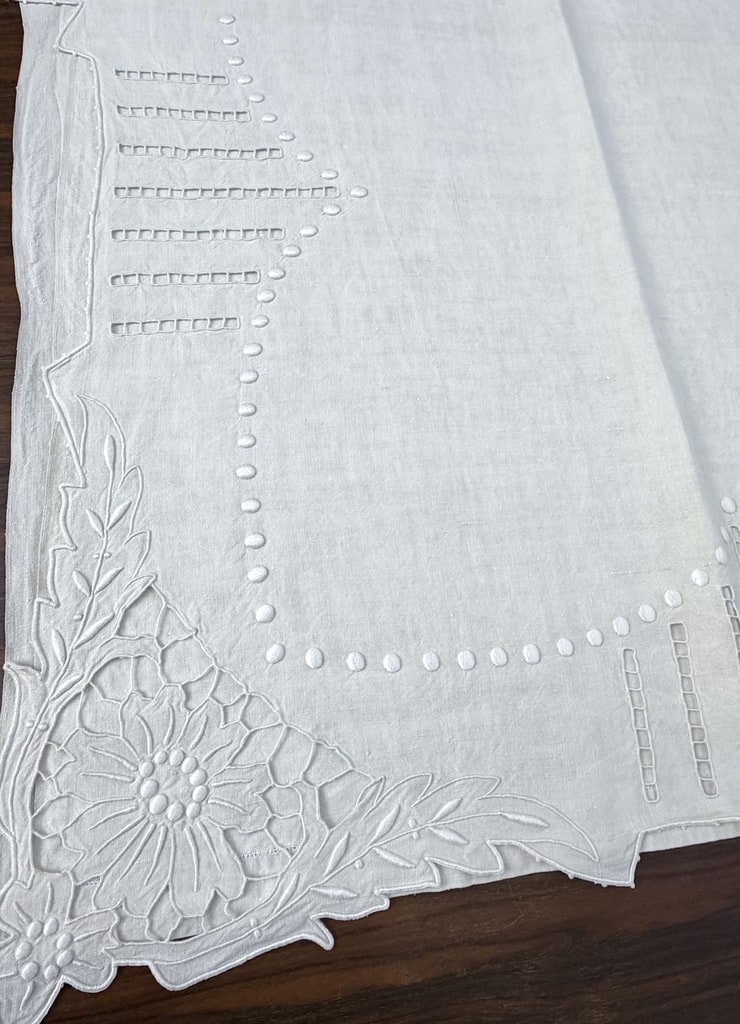 Drap en lin - Initiales MR brodées main - Décor de  jours et Broderie blanche - Linge ancien-photo-4
