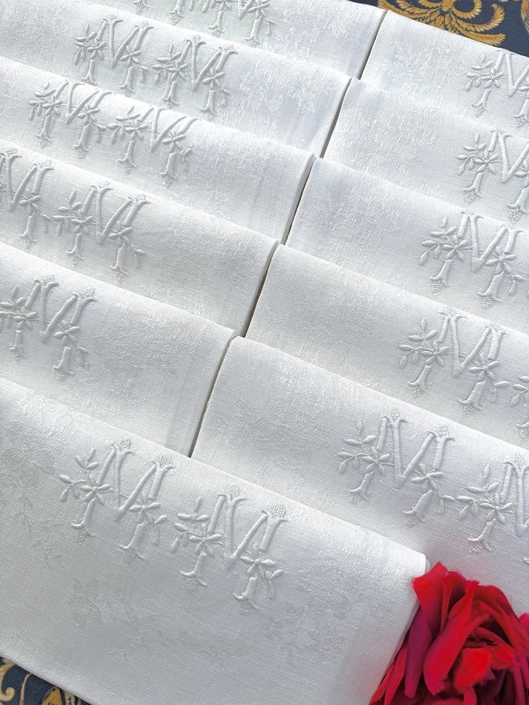 Set Of 11 Napkins  - Initials "mm" Embroidered On Damask Linen - Floral Design - Late 19th Century