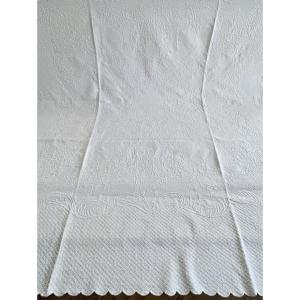 Very Large White Cotton Piqué Bedspread - 4 Scalloped Sides - Vintage Linen