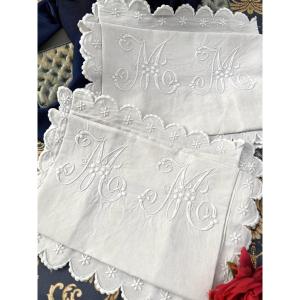 Pairs Of Antique Pillowcases - M-m Monogram Embellished With Polka Dots And Scalloped Edges - Late 19th Century