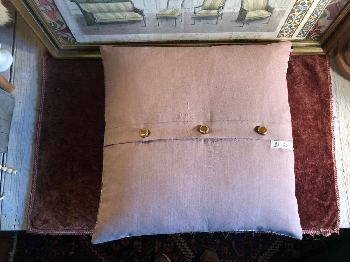 Silk Cushion, Stylized Leaf Pattern. 50x50 -photo-2