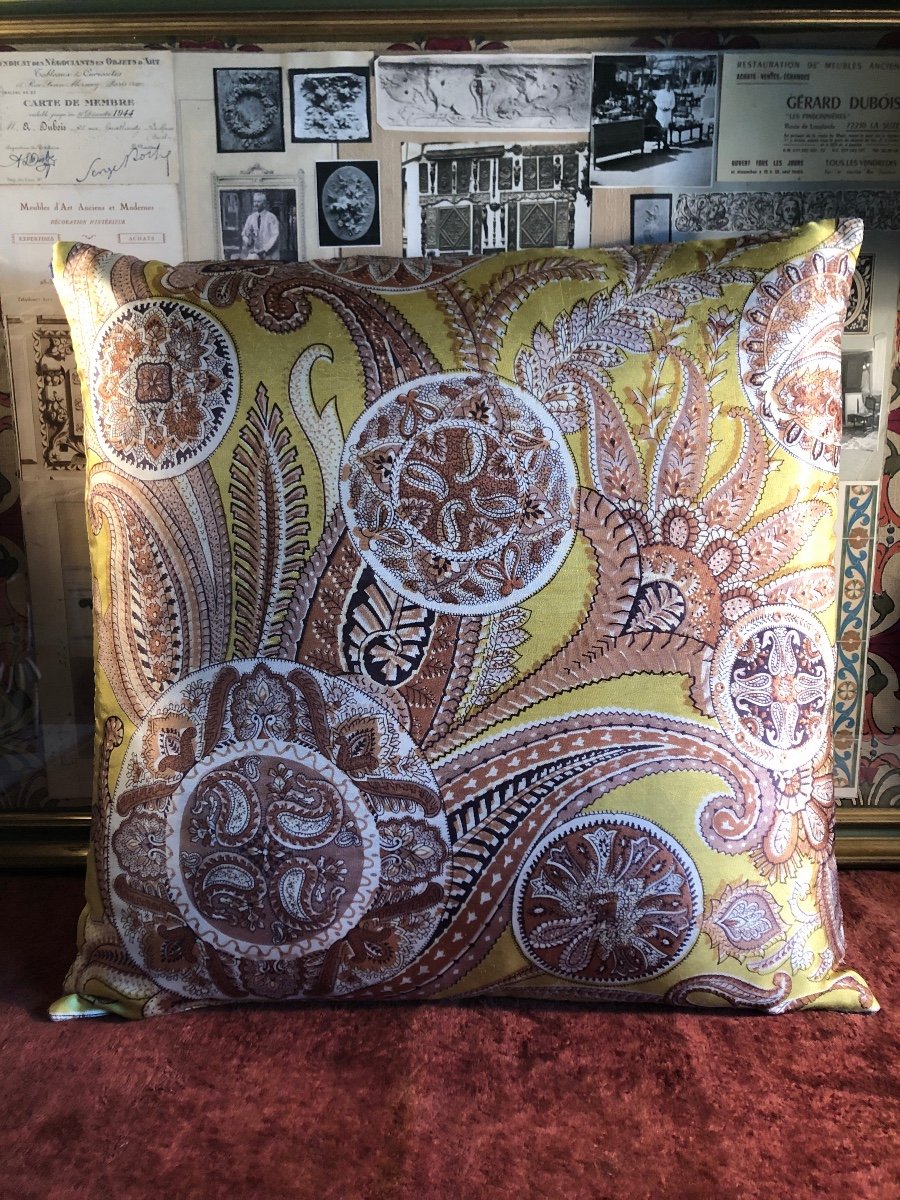 Silk Cushion, Stylized Leaf Pattern. 50x50 
