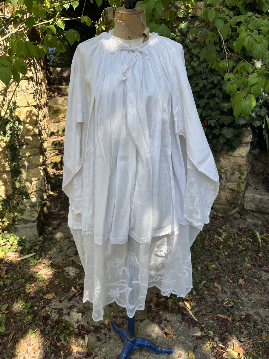 Aube de prêtre en coton très fin et dentelle. XIXéme 