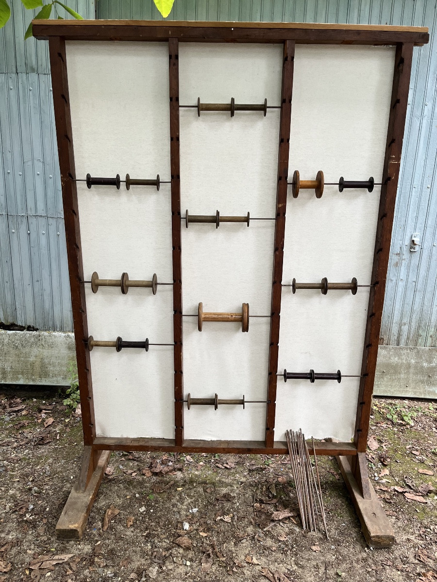 Porte Bobines d atelier et de mercerie. meuble de métier. Début XXéme