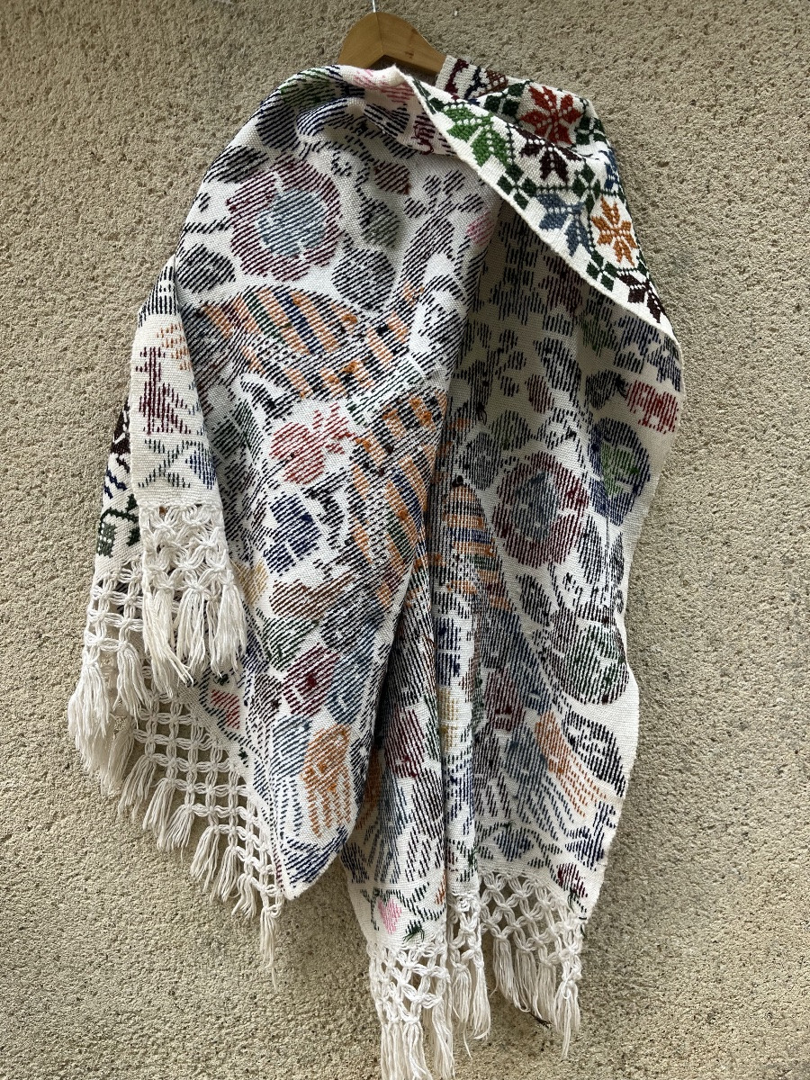 Poncho en laine, brodé de paons et motifs colorés.  vers les Années 1960-photo-2