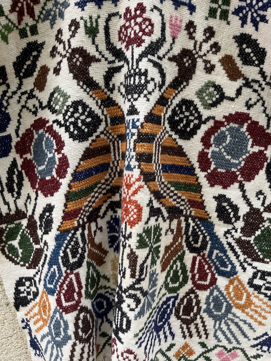 Poncho en laine, brodé de paons et motifs colorés.  vers les Années 1960-photo-5