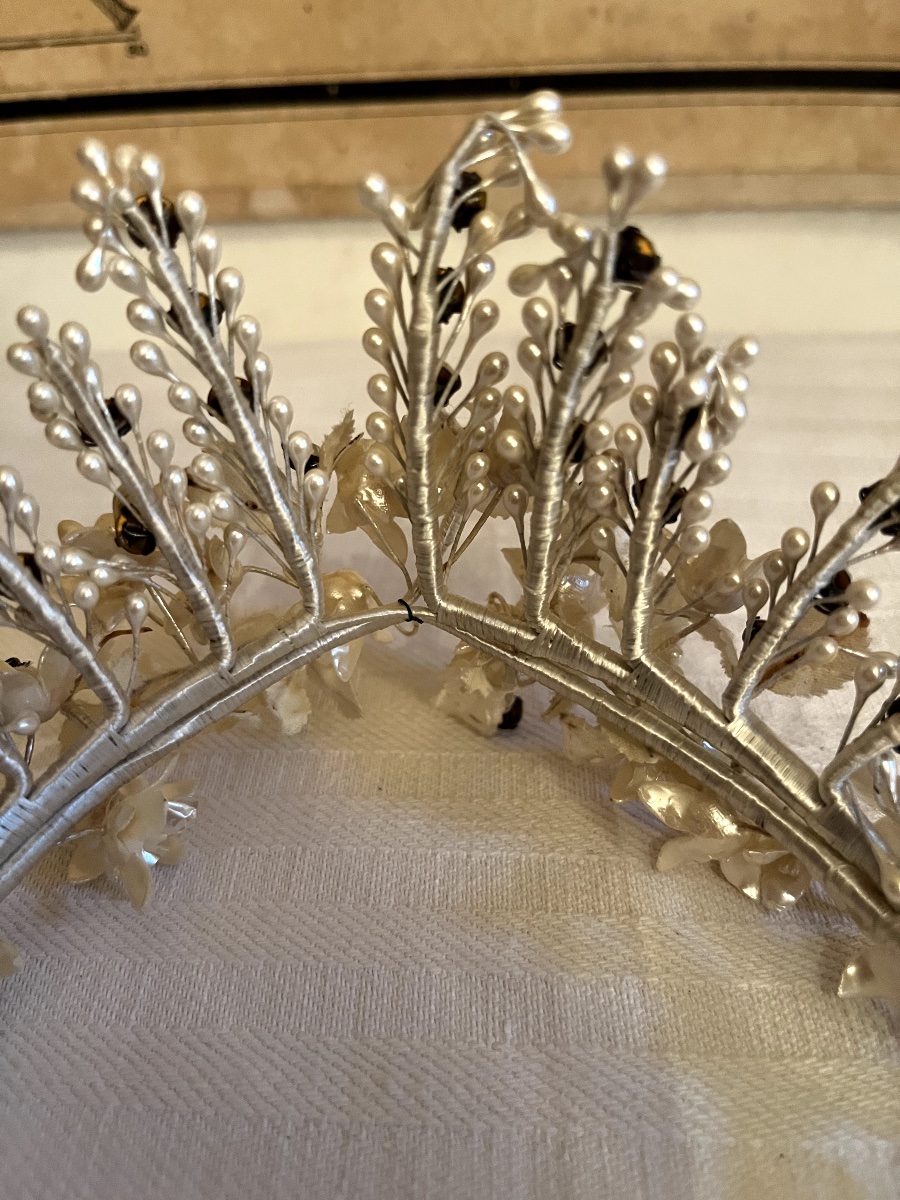 Couronne de mariée, fleurs en cire et en soie, de perles et agrémentée de strass.  -photo-6