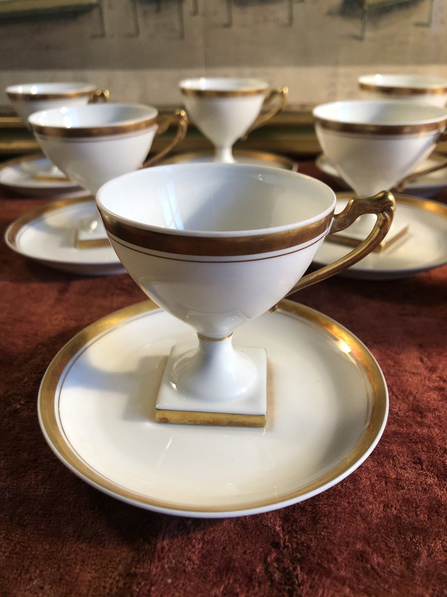 Service à café porcelaine fine sur piédouche. blanc & filet or. Limoges. 10 tasses-photo-3