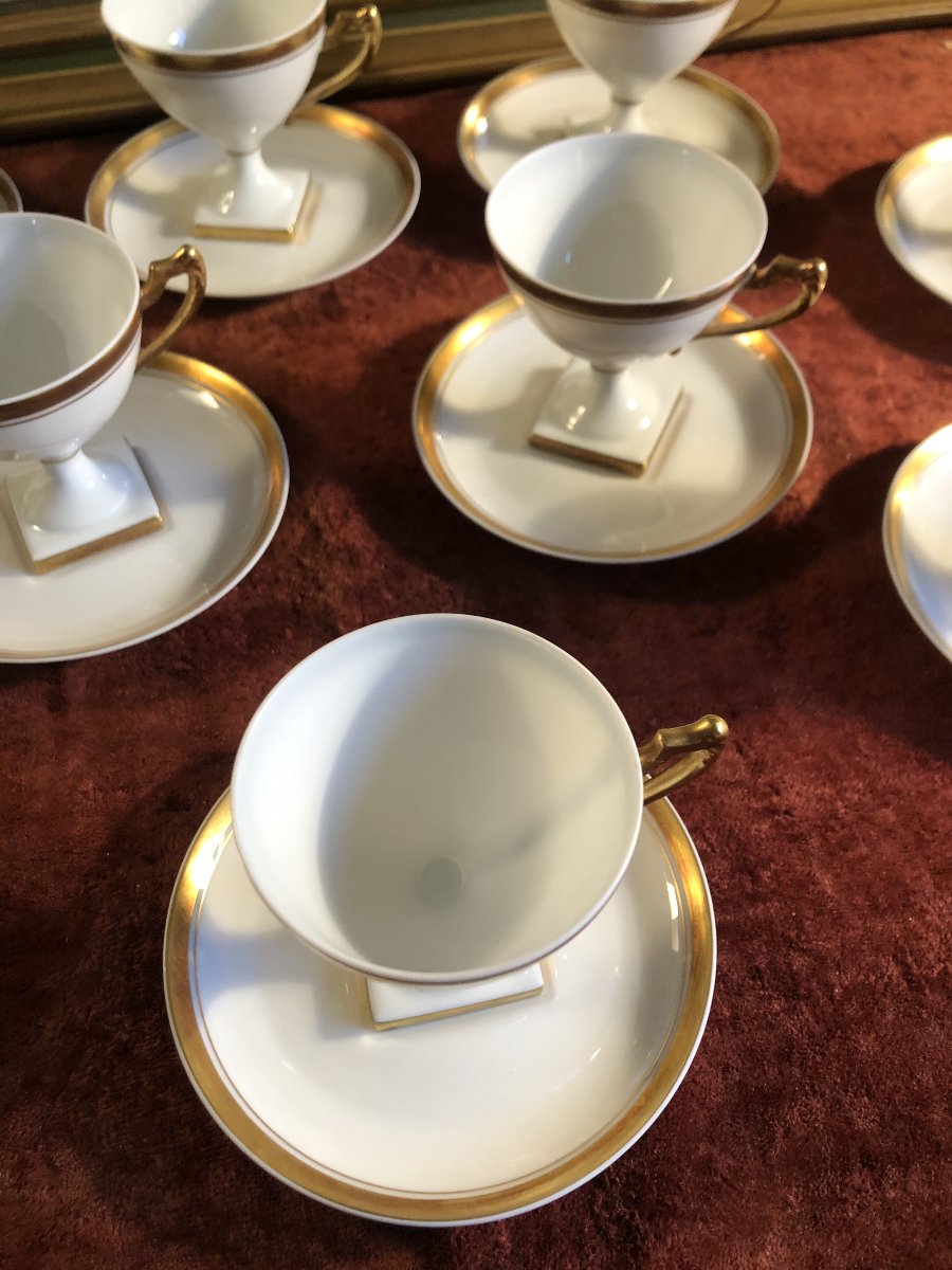 Service à café porcelaine fine sur piédouche. blanc & filet or. Limoges. 10 tasses-photo-1