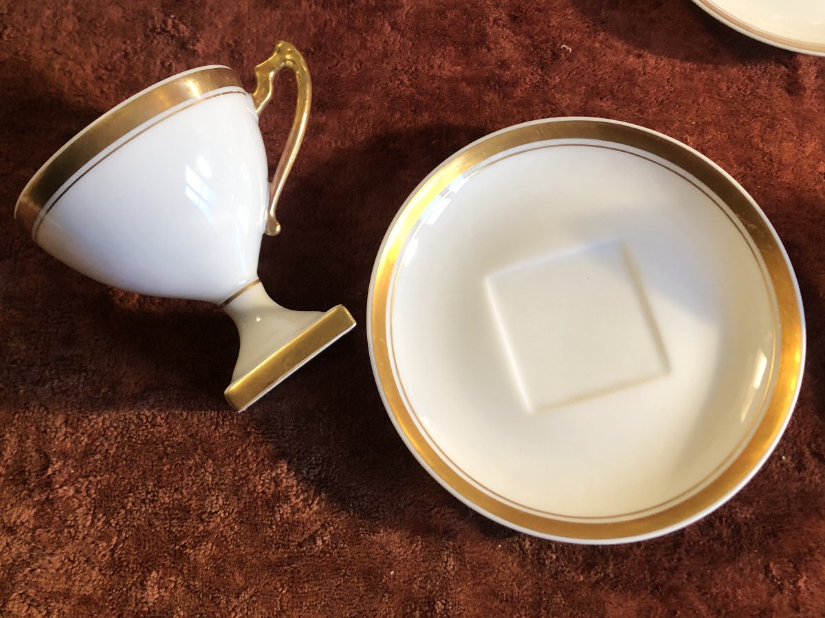 Service à café porcelaine fine sur piédouche. blanc & filet or. Limoges. 10 tasses-photo-2