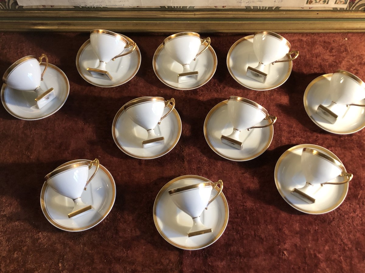 Service à café porcelaine fine sur piédouche. blanc & filet or. Limoges. 10 tasses-photo-3