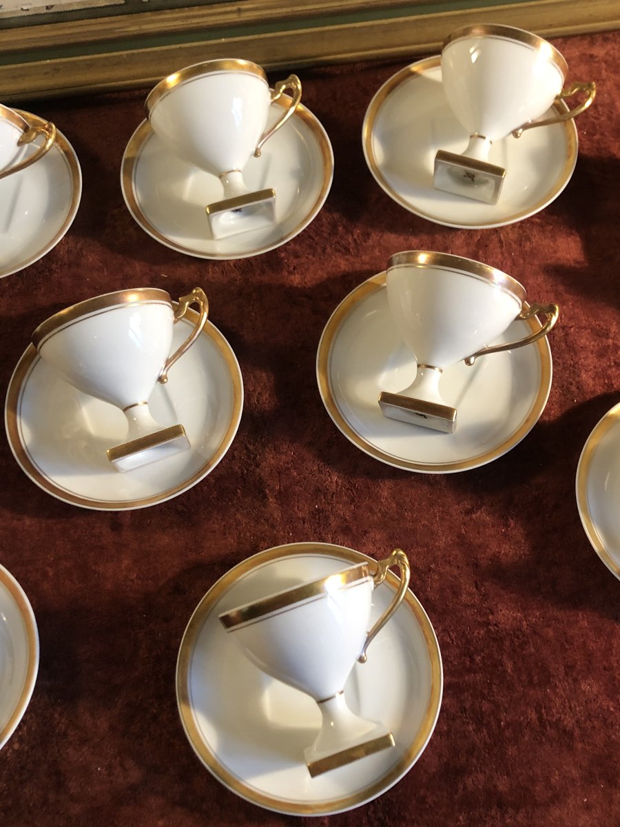 Service à café porcelaine fine sur piédouche. blanc & filet or. Limoges. 10 tasses-photo-6
