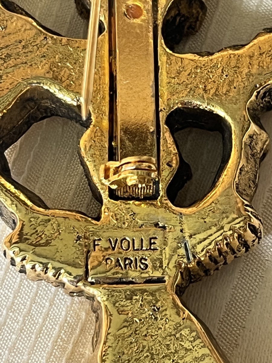 Designer Brooch By F. Volle Paris, Circa 1990. Cherub And Gilded Resin -photo-3