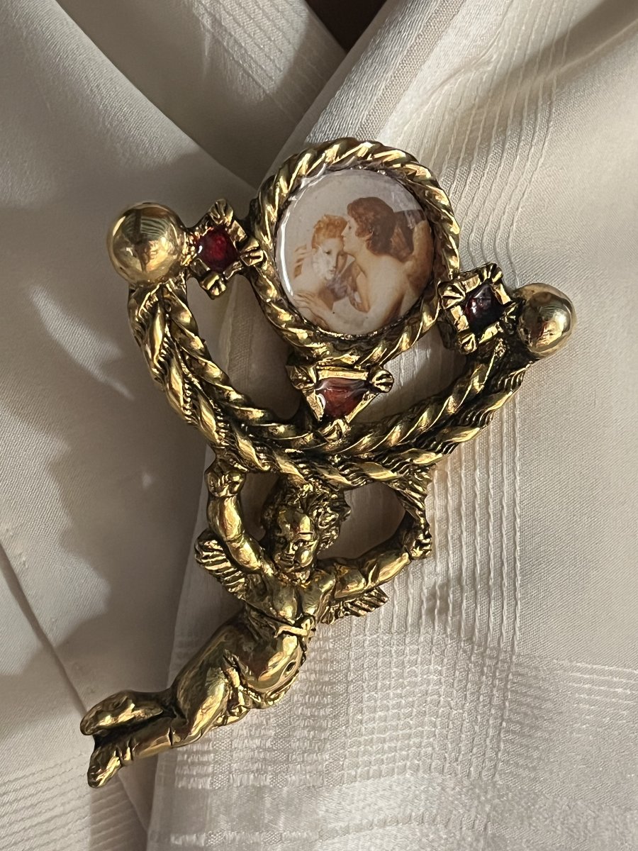 Designer Brooch By F. Volle Paris, Circa 1990. Cherub And Gilded Resin -photo-5