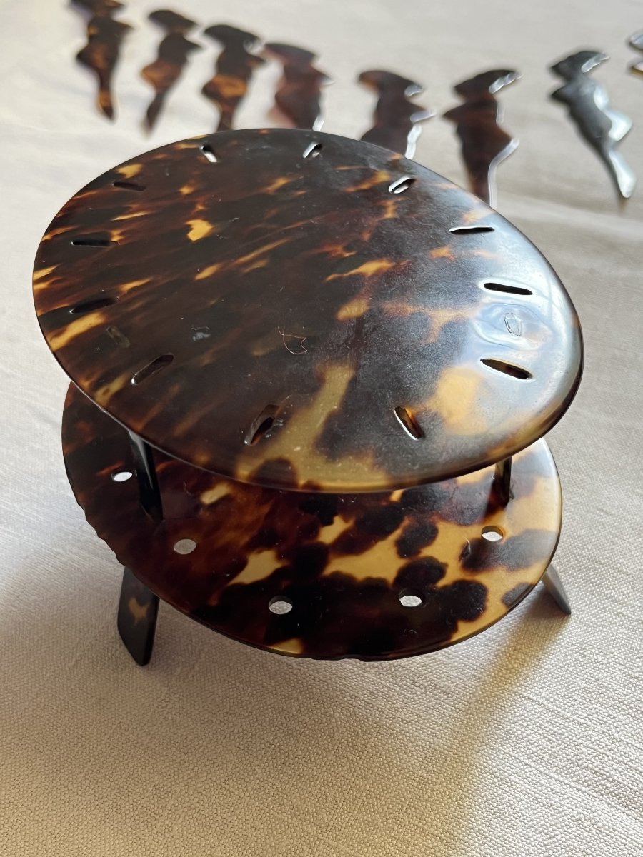 Piques ou mélangeurs à  cocktail, en écaille de tortue avec ses 12 piques. Silhouettes de femme-photo-4