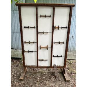 Porte Bobines d atelier et de mercerie. meuble de métier. Début XXéme