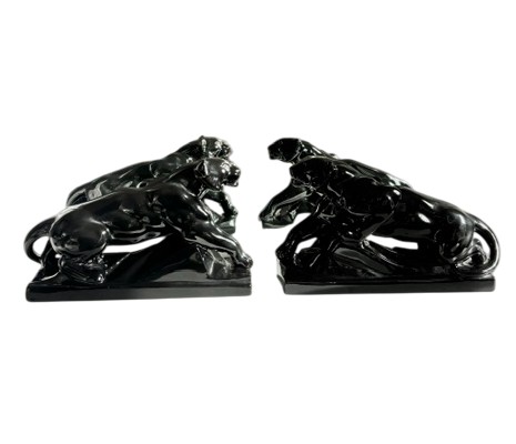 Paire de Sculptures de Lionnes Art Déco