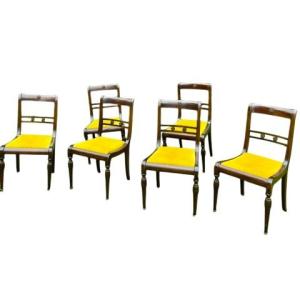 Suite de 6 chaises en bois sculptée