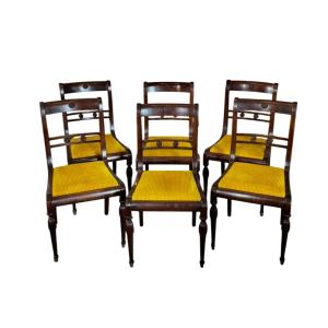 Suite de 6 chaises en bois sculptée