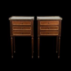 Paire de tables de chevets de style Louis XVI en acajou