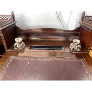 Office. English  Sloped