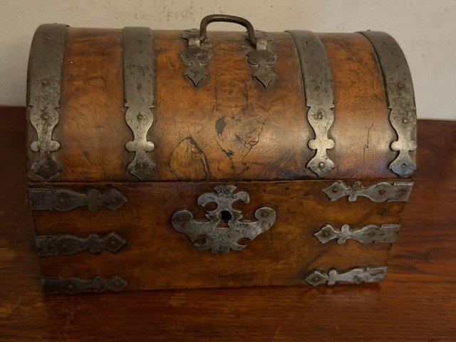 Coffret de voyage en placage de noyer LXIV
