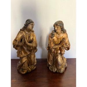 Paire d'anges adorateurs en bois sculpté XVIIe siècle