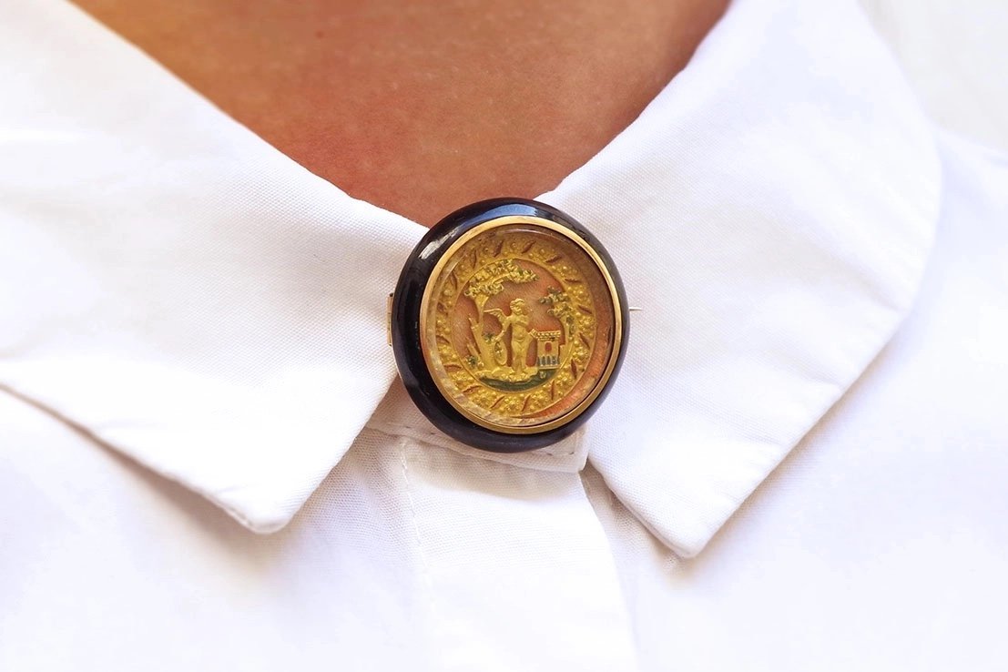 Eros Love Brooch In 18k Gold, Love, Cupid, Putti, Sentimental Jewelry, Antique Brooch-photo-2
