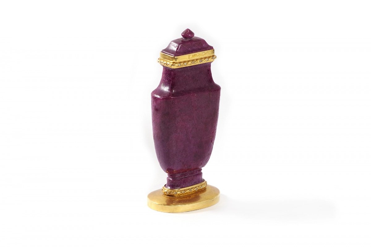 Small Ruby Diamond Gold Bottle Vase With 18k Yellow Gold Setting, Modern Flask, Urn, Bottle-photo-2